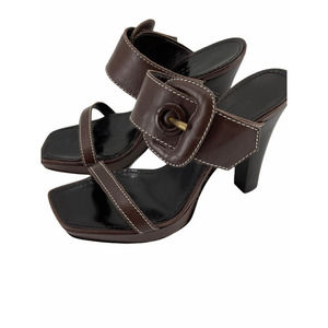 𝅺CHARLES DAVID STRAPPY SANDAL W/ BUCKLE